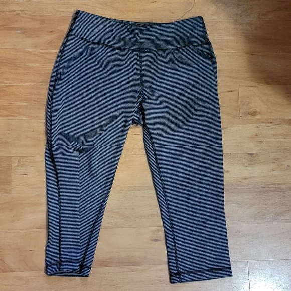 Striped Athletic Works Women's Dri-More Active Capri Legging *** Needs Repair*** - Picture 1 of 12